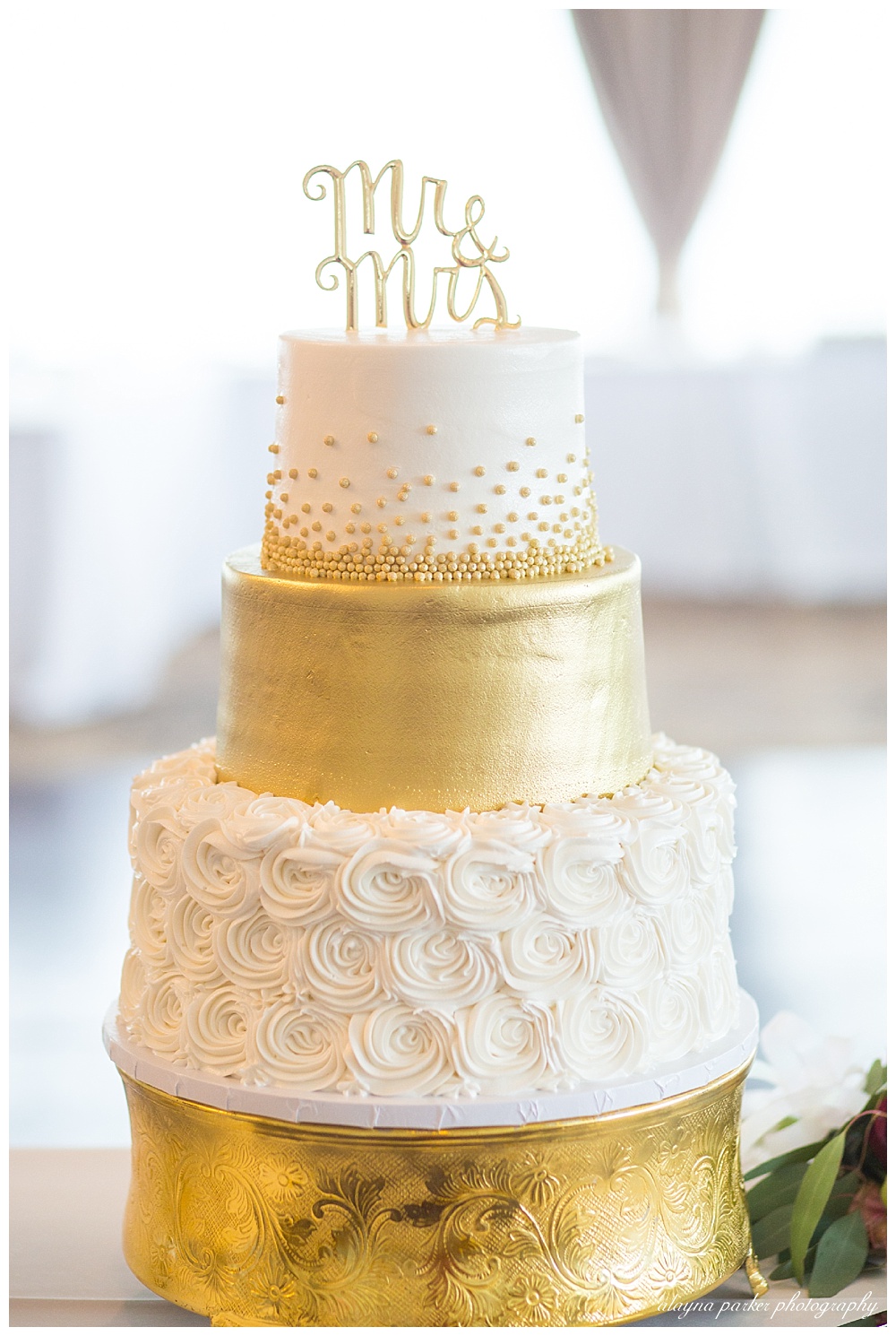 white and gold wedding cake