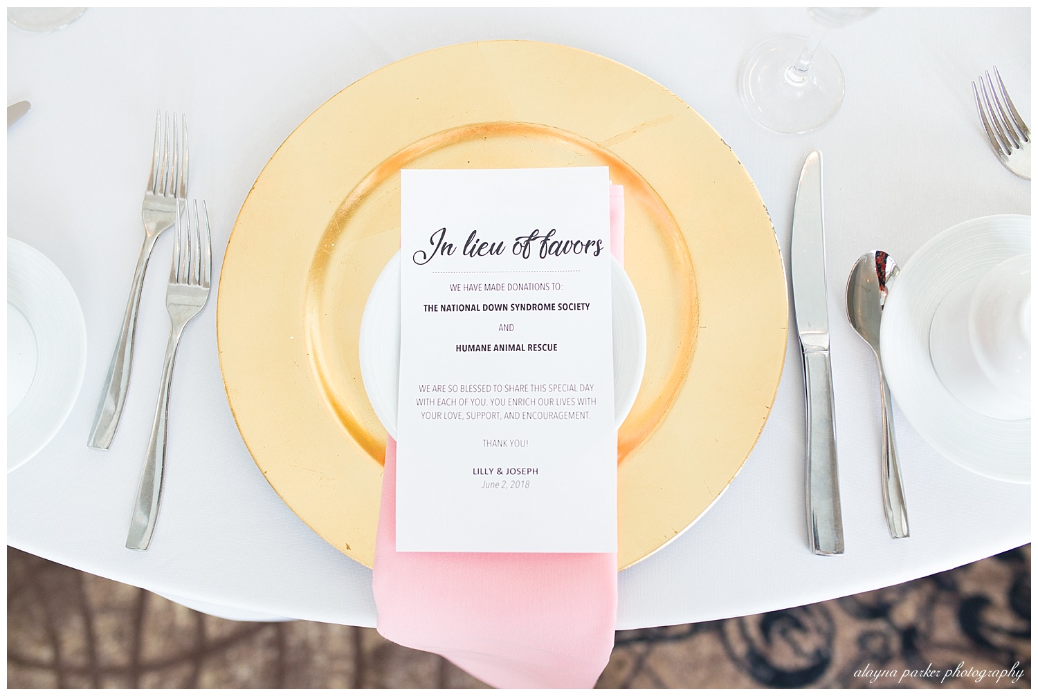 white and gold place settings at southpointe golf club wedding reception