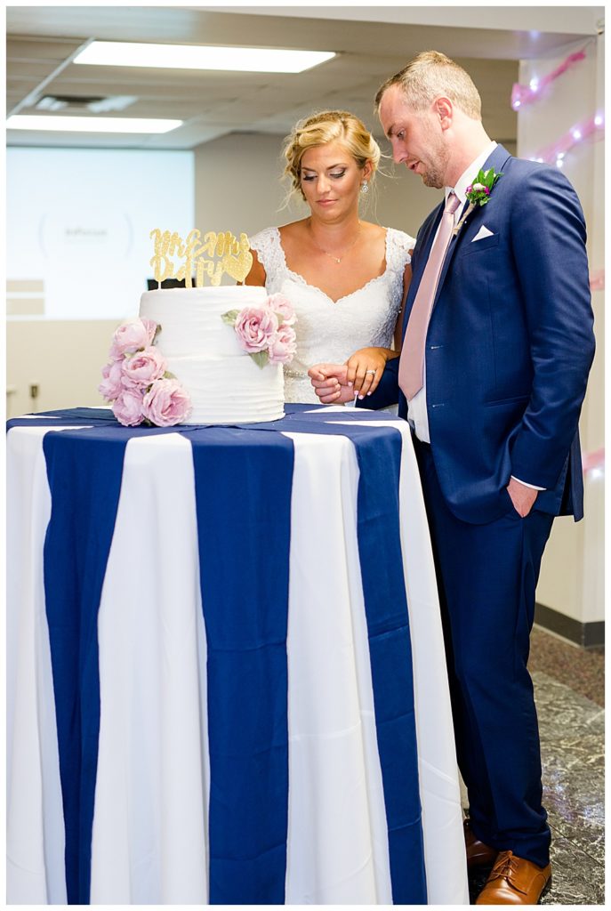 bride and groom cutting cake