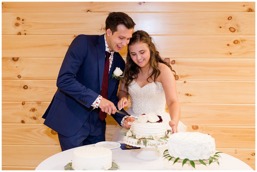 bride and groom cutting cake at cedar grove lodge