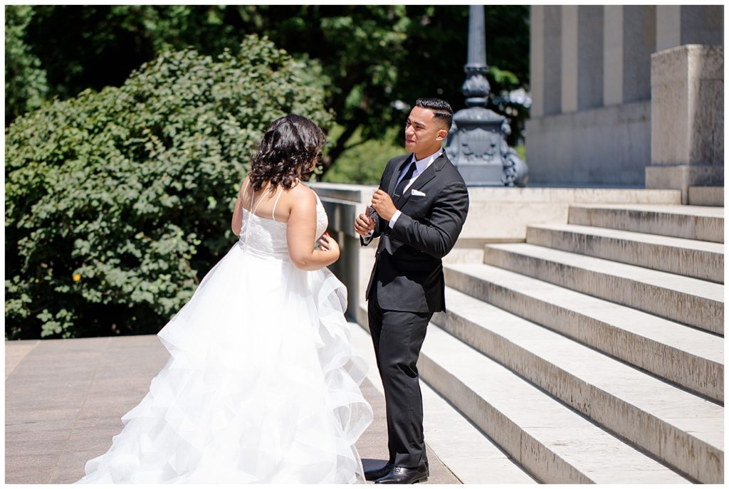 groom seeing bride for first time at ohio statehouse