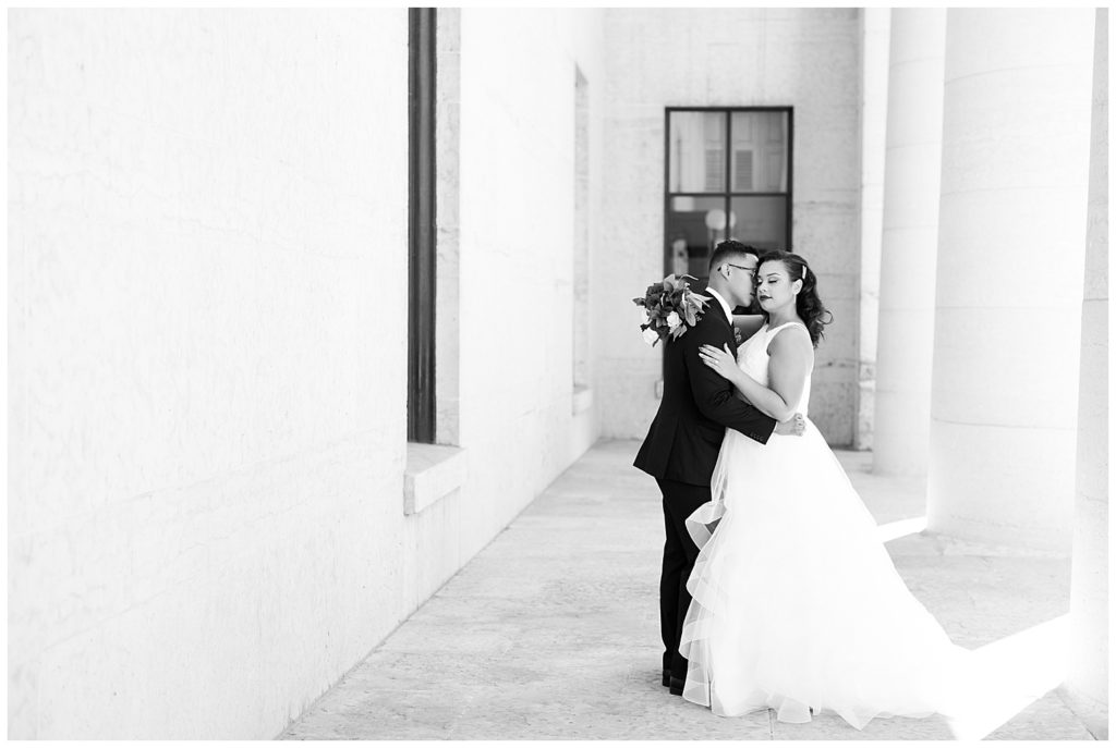 black and white image of bride and groom embracing at ohio statehouse