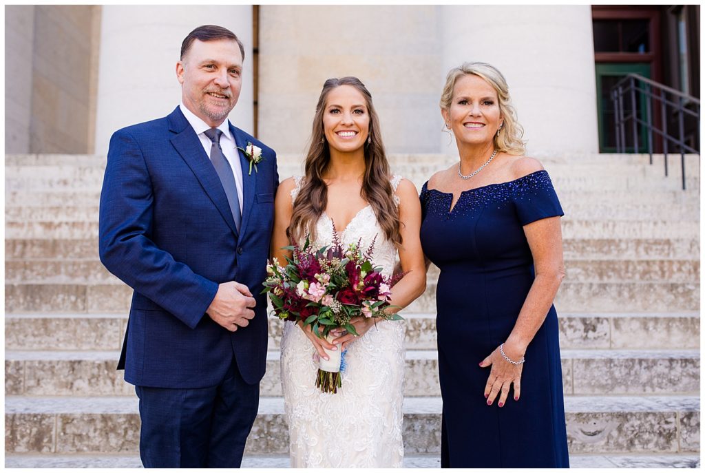 bride and her parents outside ohio statehouse