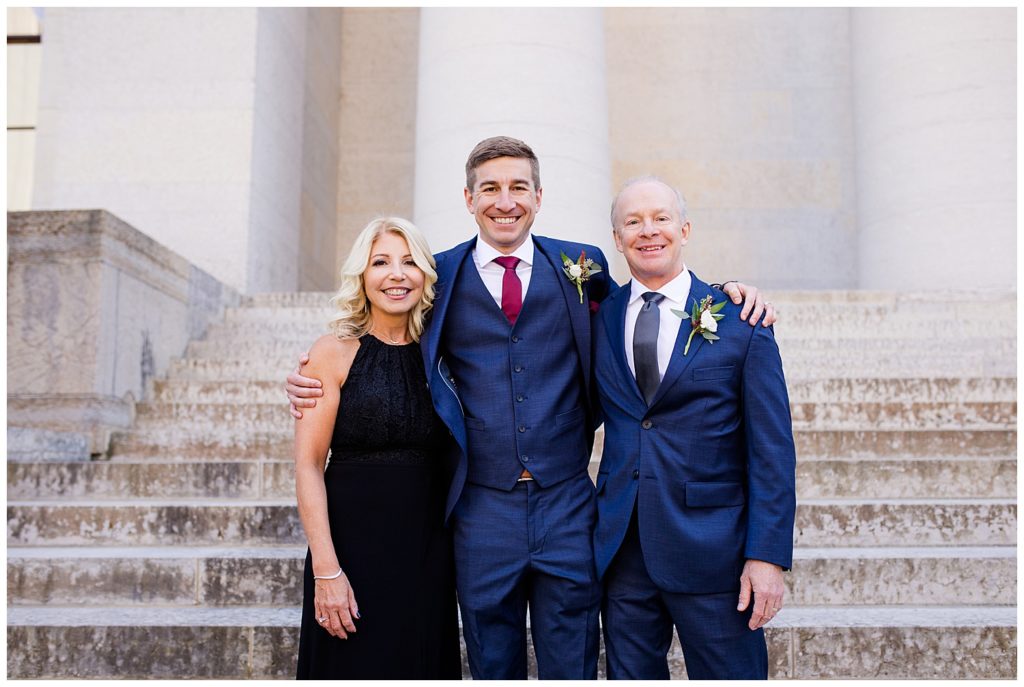 groom and his parents outside ohio statehouse